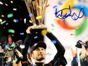イチロー選手直筆サイン2009ＷＢＣチャンピオンＶ２Ｖトロフィーフォト