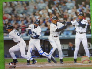 イチロー直筆サイン　8ｘ10マリナーズフォト