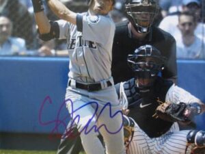 イチロー直筆サイン　8ｘ10ＭＬＢ公認フォト