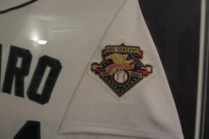 イチロー直筆サイン2001年シアトルマリナーズオールスターユニホーム豪華額装品 - 画像 (6)