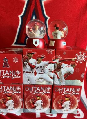 大谷翔平選手6月24日エンジェルス球場25000個限定配布Christmas Snow Glove　 - 画像 (2)