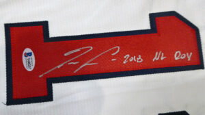 ロナルド・アクーニャJr#13選手 Ronald Acuna Jr  直筆サイン2018 NL ROY書き込み入り majestic White jersey サイズ　L　Beckett鑑定証ホログラム付き - 画像 (3)