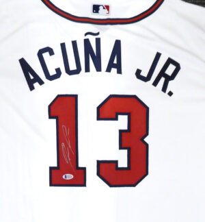ロナルド・アクーニャJr選手#13 Ronald Acuna Jr  直筆サインNike White replica jersey サイズXL　Beckett鑑定証ホログラム付き