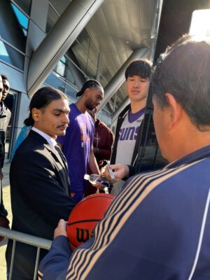 渡邊雄太YUTA WATANABE#18　フェニックスサンズ直筆サイン入り  Wilson バスケットボール　証明書付き　 - 画像 (4)