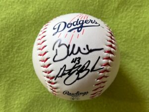 ボビーミラーBobby Miller#28&アンソニーバンダAnthony Banda#43　LA ドジャース直筆サインMLBオフィシャルRawlingsドジャースロゴボール