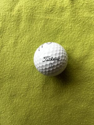 松山英樹プロ直筆サインTitleist１ゴルフボール　ボールケース付き - 画像 (2)