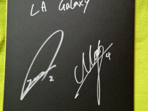 吉田麻也選手＃4＆山根視来選手＃2　MLS LA GALAXY　W直筆サインブラッグ色紙
