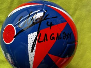吉田麻也選手＃4＆山根視来選手＃2　MLS LA GALAXY　W直筆サインアディダスサッカーボール