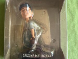 松坂大輔#18 BOSTON REDSOXロードグレーユニホームボブルヘッド人形