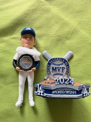 大谷翔平選手＃17　2024 NL MVP受賞記念ボブルヘッド人形  FOCO 2017個限定　在庫1個のみ！ - 画像 (4)