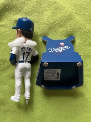 大谷翔平選手＃17　2024 NL MVP受賞記念ボブルヘッド人形  FOCO 2017個限定　在庫1個のみ！ - 画像 (5)