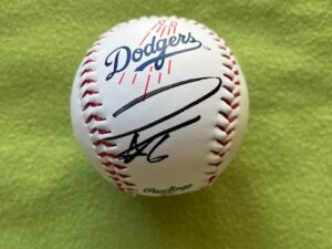 キム・ヘソン選手　Hyeseong Kim#6ドジャース直筆サインMLBドージャースロゴボール