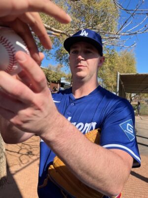 エバン・フィリップス投手Evan Phillips#59ドジャース直筆サインMLBドージャースロゴボール - 画像 (3)