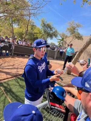 キム・ヘソン選手　Hyeseong Kim#6ドジャース直筆サインMLBドージャースロゴボール - 画像 (3)
