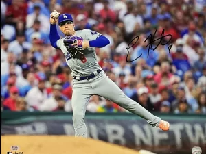 キケヘルナンデス♯8Kike Hernandez　ドジャース直筆サイン16x20フォト PSA鑑定ホログラム証明付き