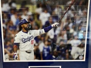 テオスカーヘルナンデス　TEOSCAR HERNANDEZ　ドジャース直筆サイン16x20フォト豪華額装品 PSA鑑定ホログラム証明付き