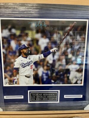 テオスカーヘルナンデス　TEOSCAR HERNANDEZ　ドジャース直筆サイン16x20フォト豪華額装品 PSA鑑定ホログラム証明付き
