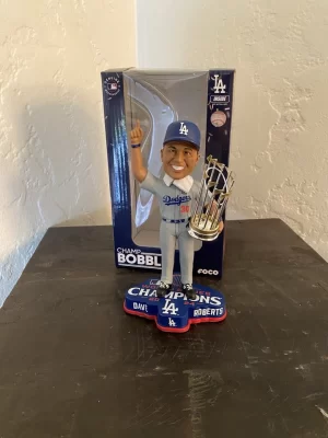 デーブロバーツ監督Dave Roberts#30 直筆サイン入り2024ワールドシリーズチャンピオンボブルヘッドFOCO MLBホログラム付き - 画像 (2)
