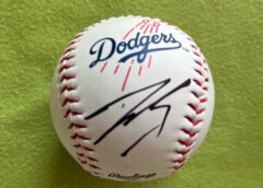 タイラーグラスノー＃31 TYLER GLASNOW ドジャース直筆サインドジャースロゴMLB公式ボール