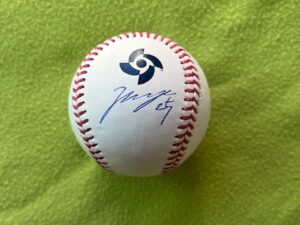 岡本和真＃25・2026WBC侍ジャパンW直筆サイン入り2026年WBC公式ボール JSA鑑定証付き